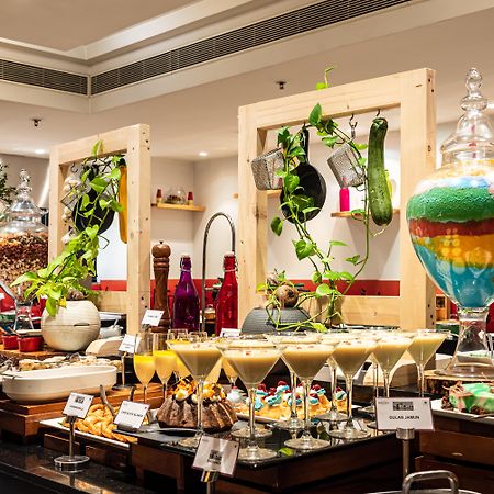 Mercure Hyderabad Kcp Banjara Hills, An Accor Hotel מראה חיצוני תמונה A dessert buffet at a hotel in India