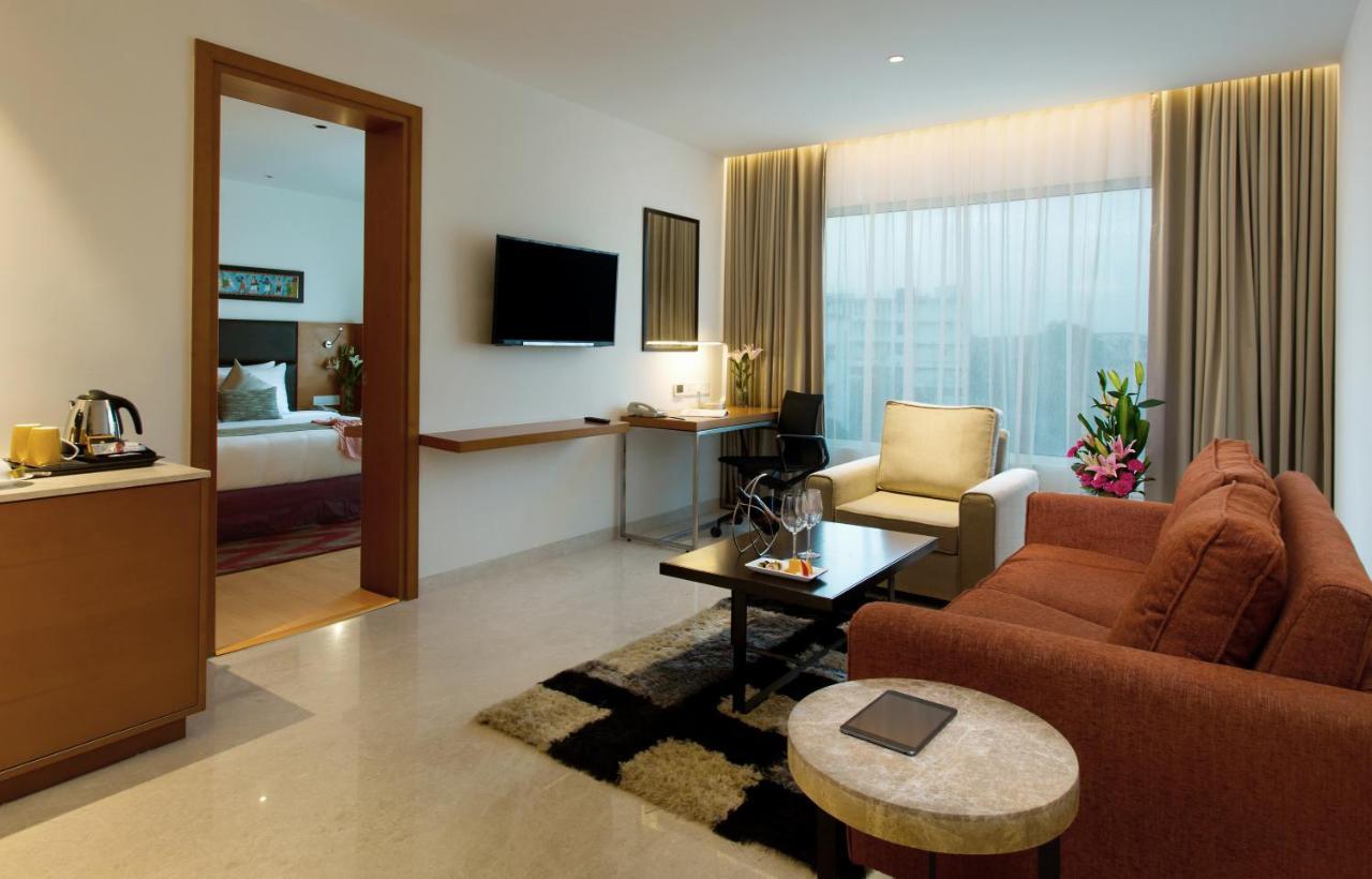 Mercure Hyderabad Kcp Banjara Hills, An Accor Hotel מראה חיצוני תמונה Suite room at The Park, New Delhi