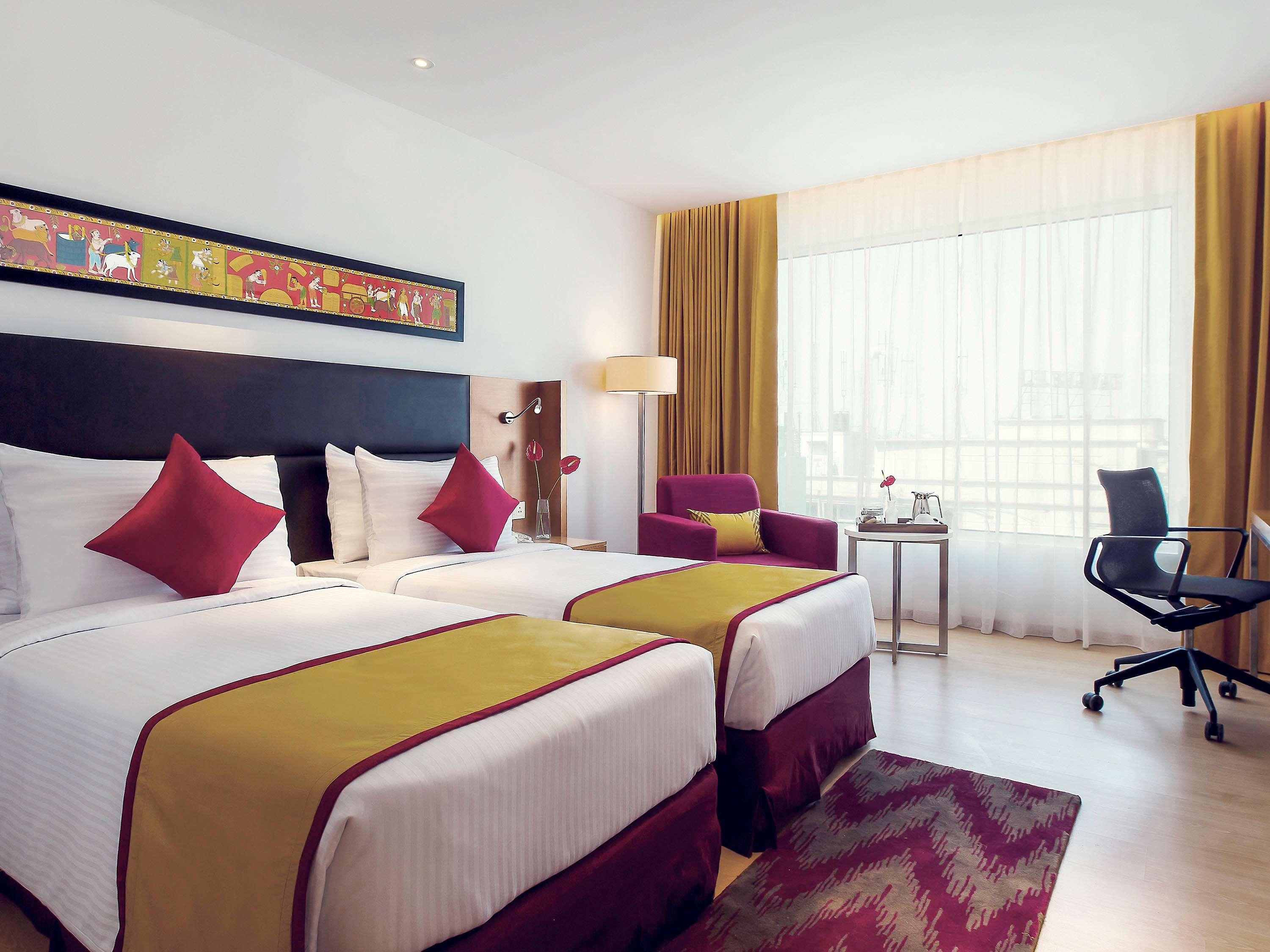 Mercure Hyderabad Kcp Banjara Hills, An Accor Hotel מראה חיצוני תמונה A room at the hotel