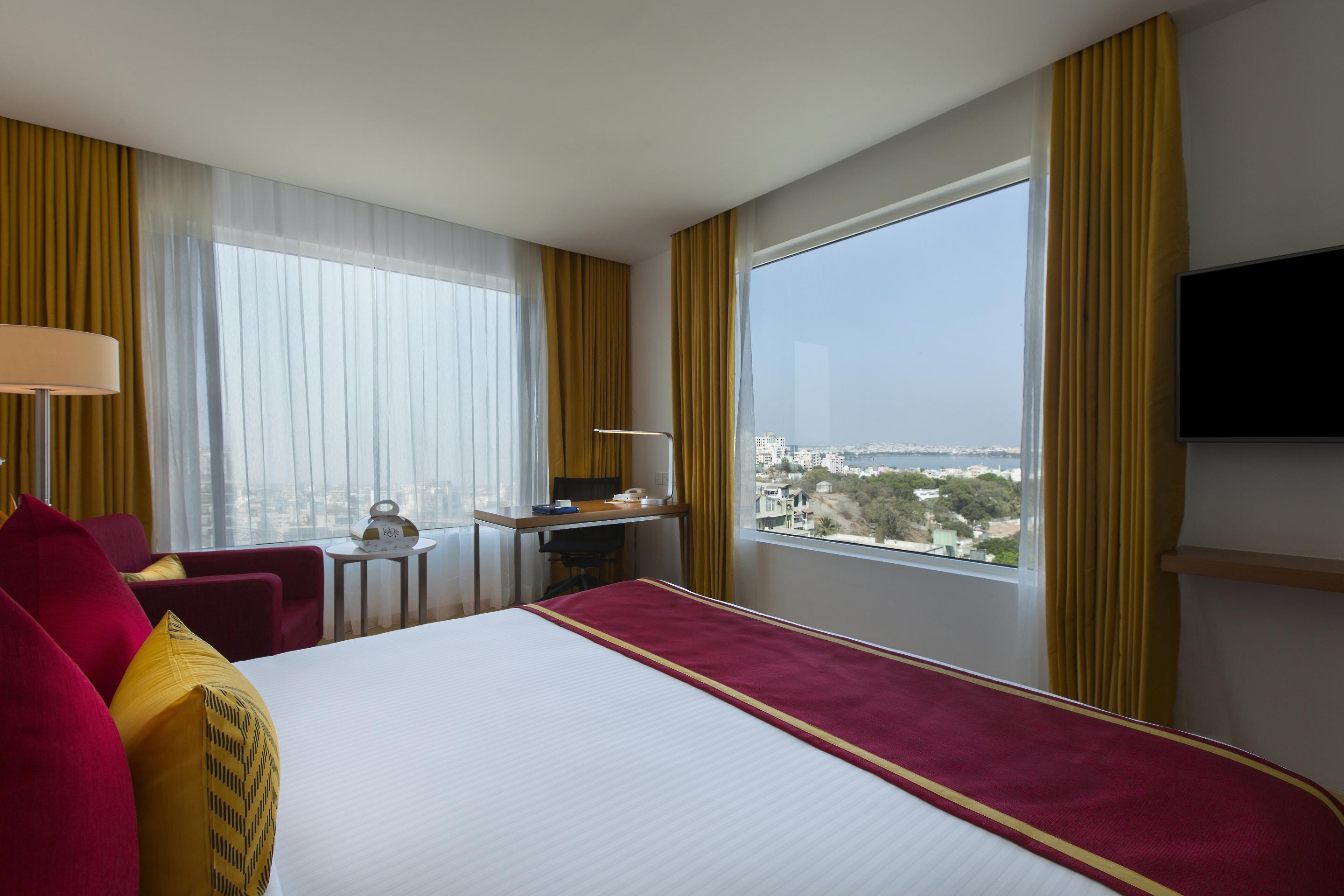 Mercure Hyderabad Kcp Banjara Hills, An Accor Hotel מראה חיצוני תמונה A room at the hotel