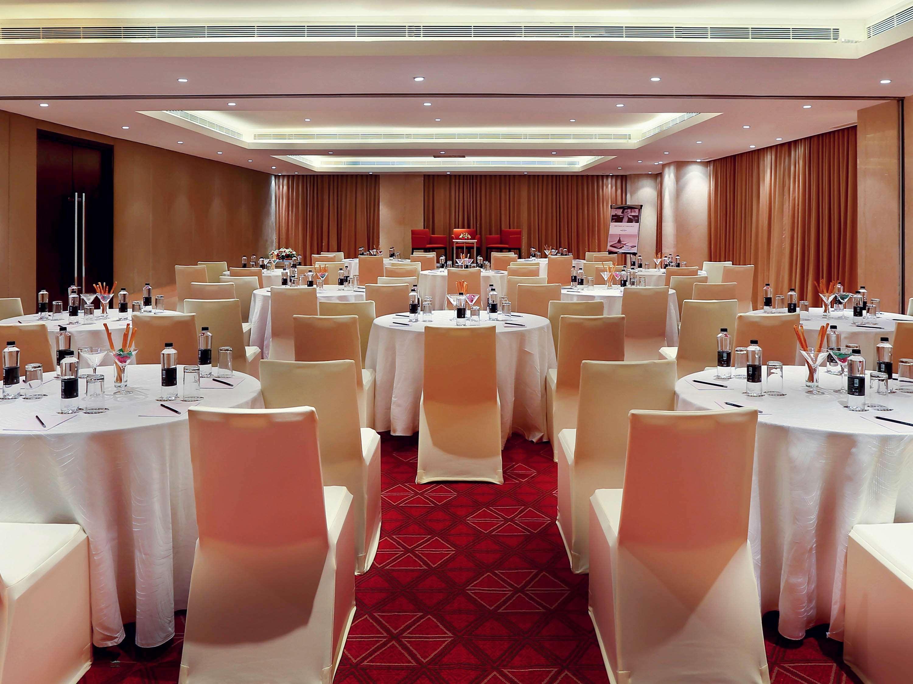 Mercure Hyderabad Kcp Banjara Hills, An Accor Hotel מראה חיצוני תמונה Meeting room