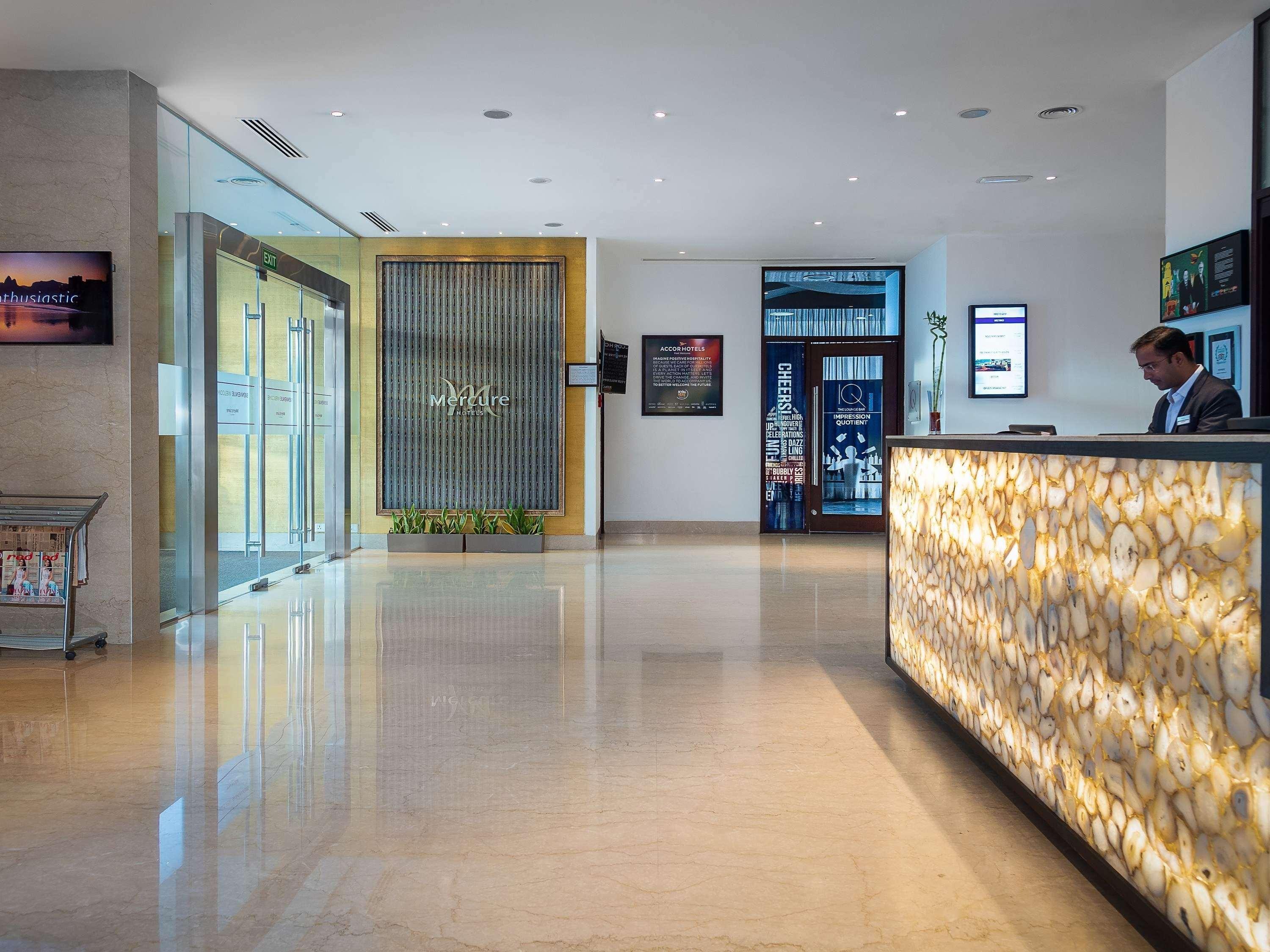 Mercure Hyderabad Kcp Banjara Hills, An Accor Hotel מראה חיצוני תמונה Lobby