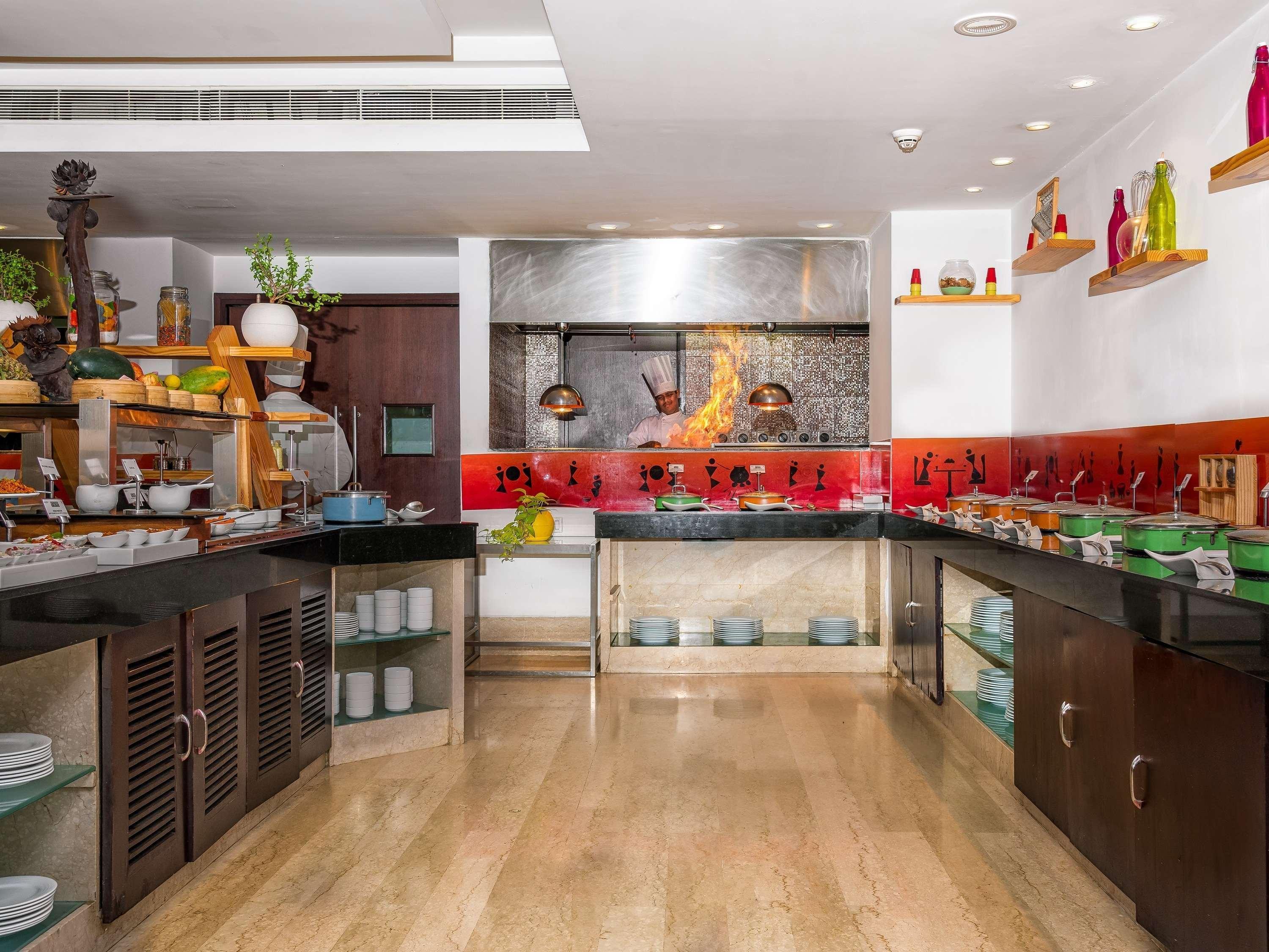 Mercure Hyderabad Kcp Banjara Hills, An Accor Hotel מראה חיצוני תמונה A commercial kitchen