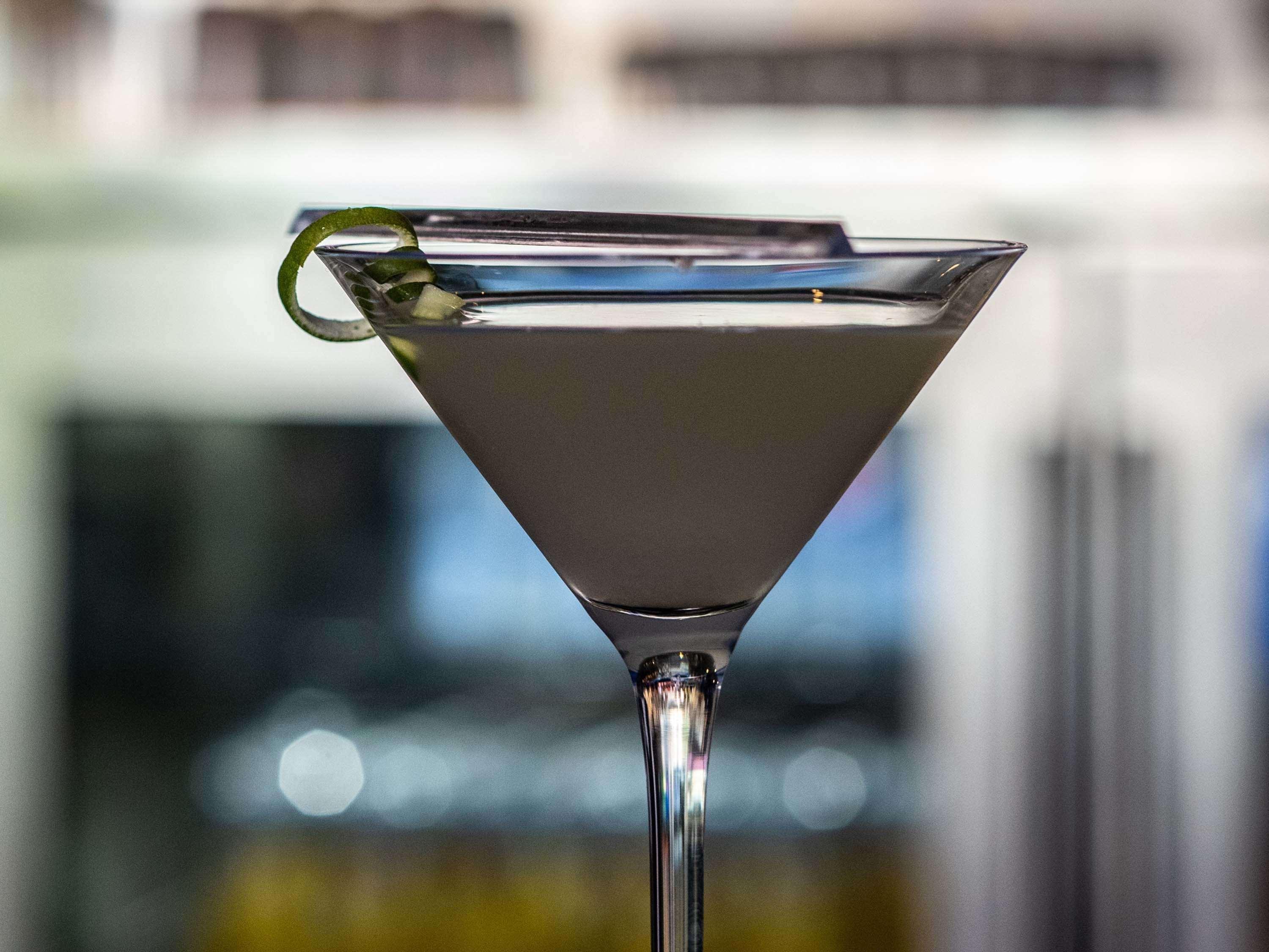 Mercure Hyderabad Kcp Banjara Hills, An Accor Hotel מראה חיצוני תמונה A Vesper cocktail