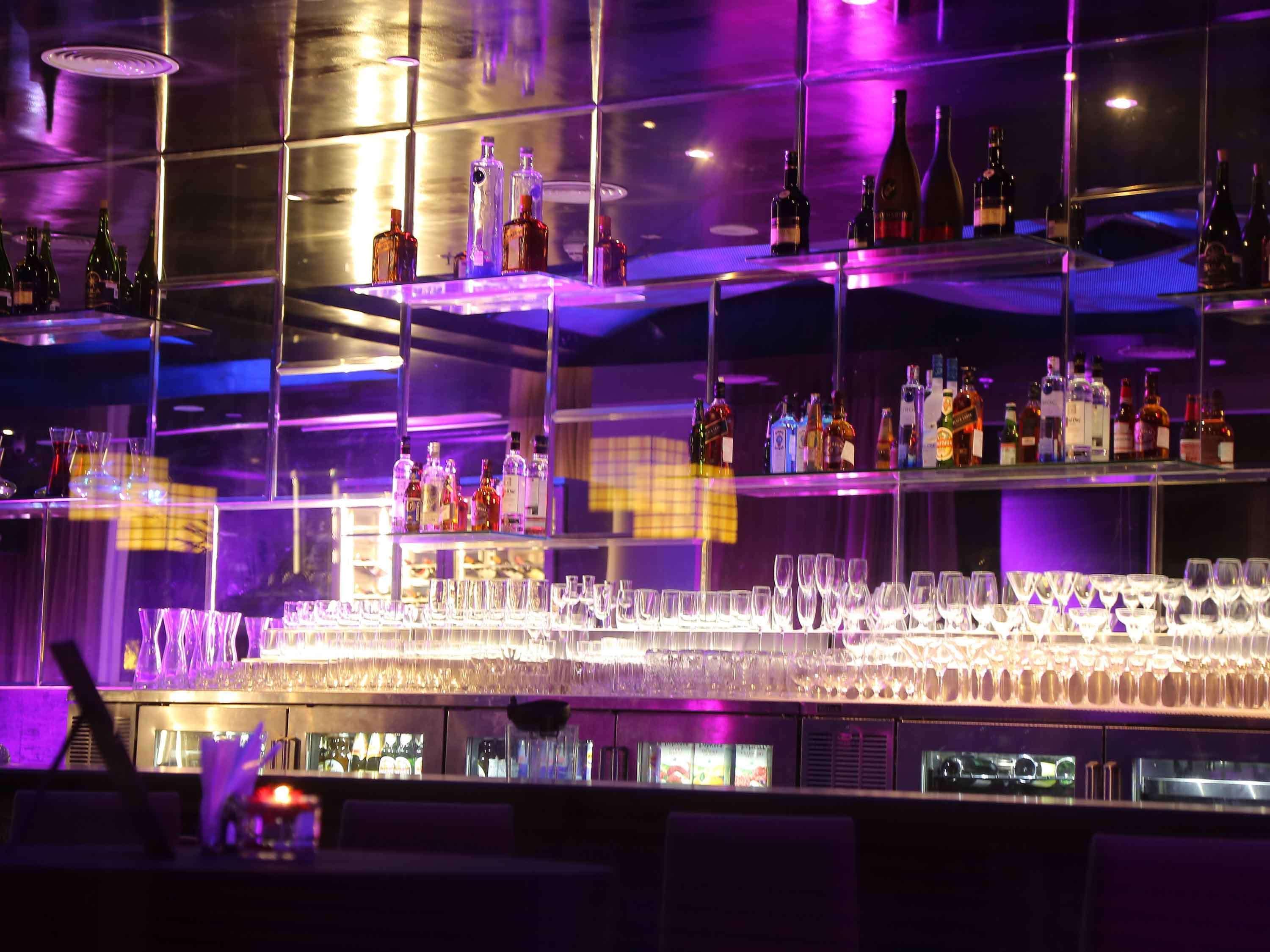 Mercure Hyderabad Kcp Banjara Hills, An Accor Hotel מראה חיצוני תמונה The bar at the nightclub
