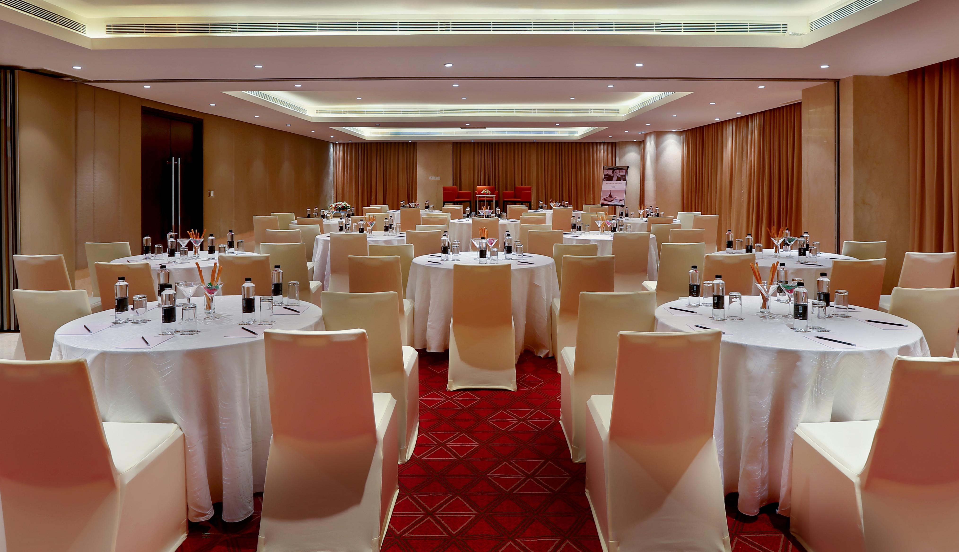 Mercure Hyderabad Kcp Banjara Hills, An Accor Hotel מראה חיצוני תמונה Meeting room