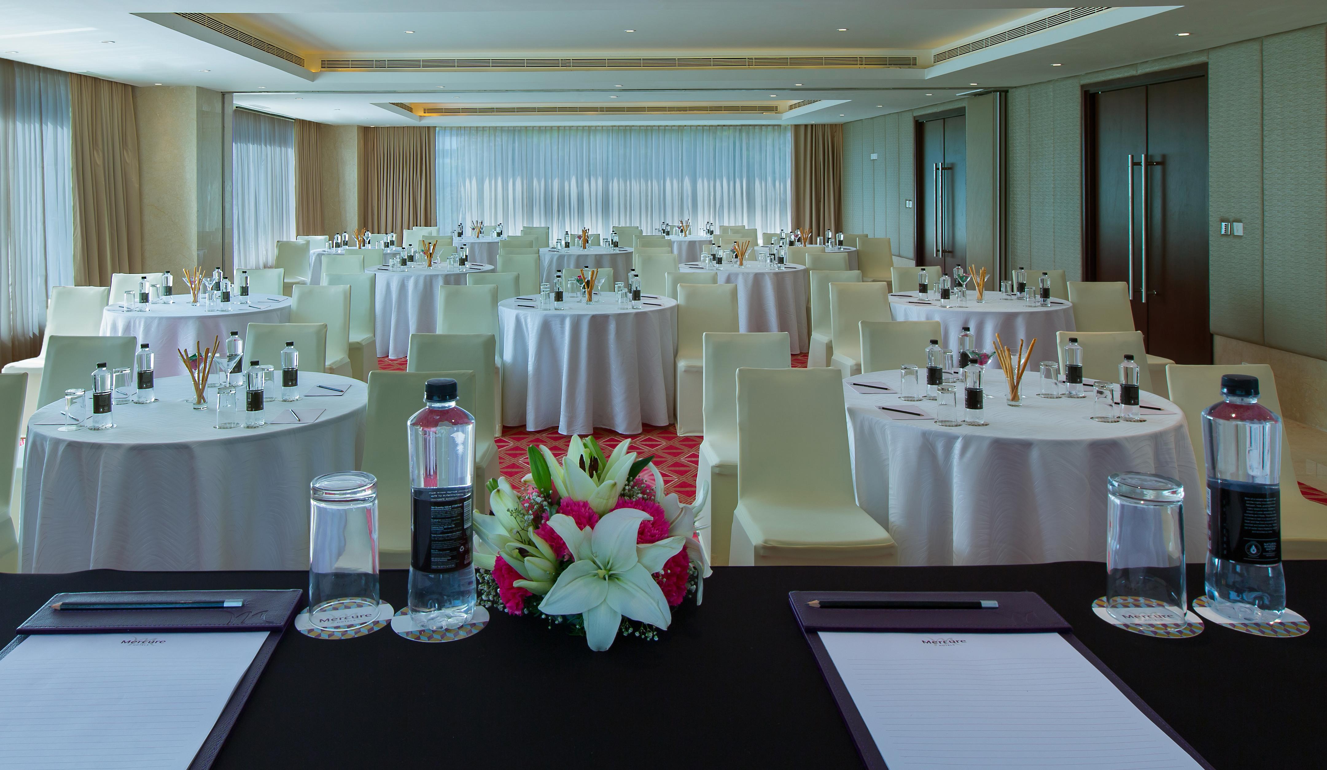 Mercure Hyderabad Kcp Banjara Hills, An Accor Hotel מראה חיצוני תמונה Meeting room