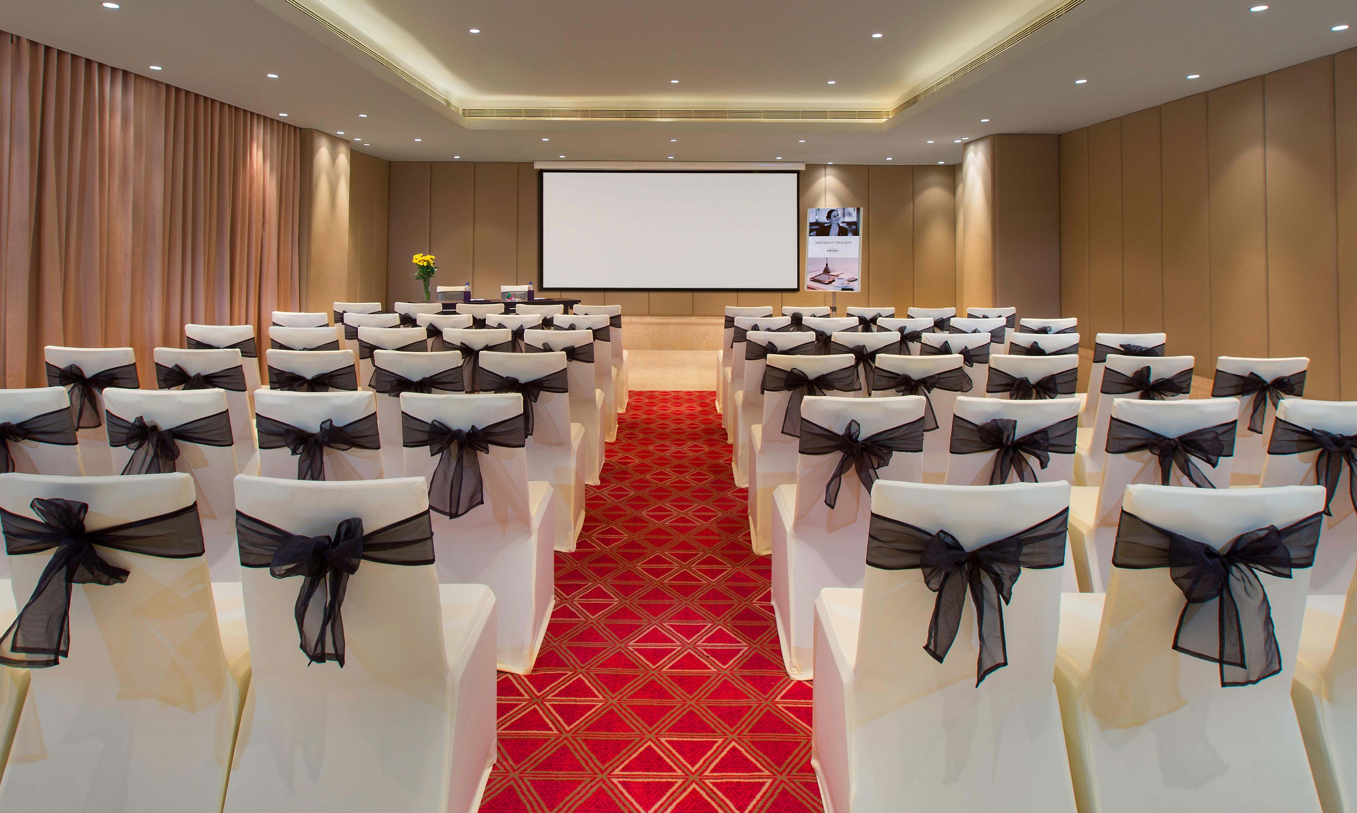 Mercure Hyderabad Kcp Banjara Hills, An Accor Hotel מראה חיצוני תמונה Meeting room