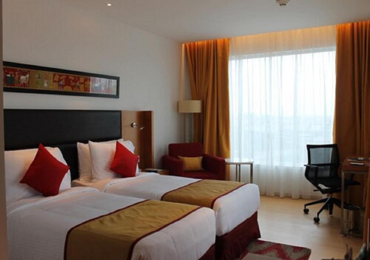 Mercure Hyderabad Kcp Banjara Hills, An Accor Hotel מראה חיצוני תמונה