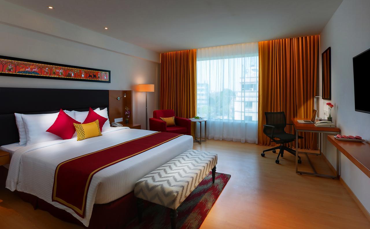 Mercure Hyderabad Kcp Banjara Hills, An Accor Hotel מראה חיצוני תמונה