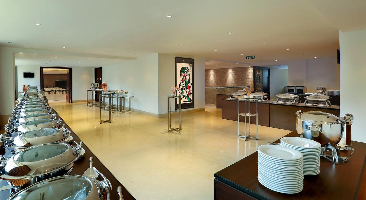Mercure Hyderabad Kcp Banjara Hills, An Accor Hotel מראה חיצוני תמונה The interior of the lounge