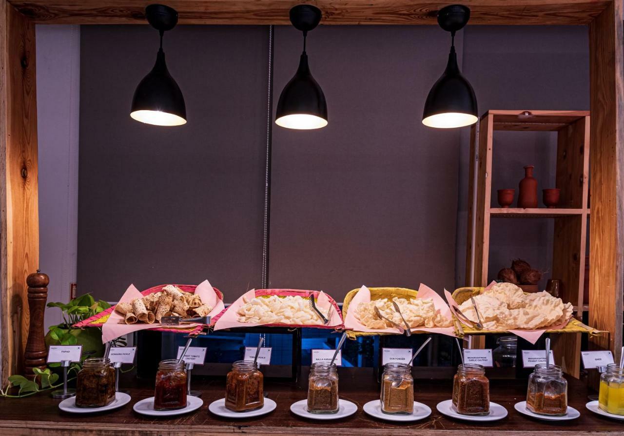 Mercure Hyderabad Kcp Banjara Hills, An Accor Hotel מראה חיצוני תמונה A selection of Thai desserts